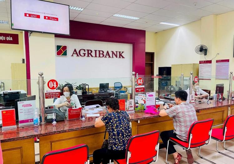 Vay vốn Agribank không thế chấp là giải pháp tài chính hiệu quả cho những ai cần vốn nhanh, không có tài sản đảm bảo nhưng có thu nhập ổn định. Với lãi suất ưu đãi, thủ tục minh bạch và nhiều lựa chọn sản phẩm, Agribank đã và đang trở thành điểm tựa cho hàng triệu khách hàng trên khắp cả nước. Tuy nhiên, để sử dụng vốn an toàn và hiệu quả, người vay cần xác định rõ mục đích, cân nhắc khả năng trả nợ và tham khảo kỹ các điều khoản trước khi quyết định.